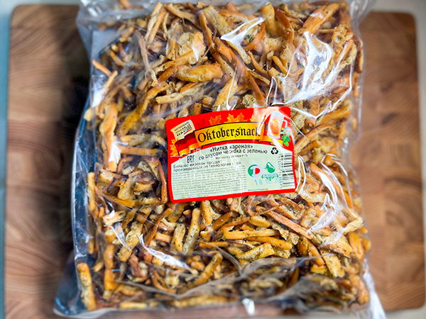 Нитка ЖАРЕНАЯ "Чеснок с зеленью" Oktobersnack 1 кг (сырный продукт) в Орске