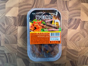 Сурские гренки Сметана с луком (100 гр): Сурские гренки Крылышки баффало (100 гр)