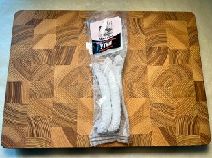 Чипсы: Колбаски сыровяленые Mini Fuet 