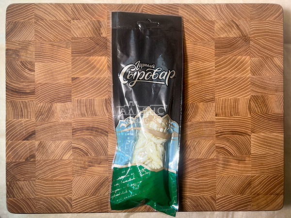 Сыр 100 гр ГОРНЫЙ СЫРОВАР (Косичка с укропом и чесноком) в Орске