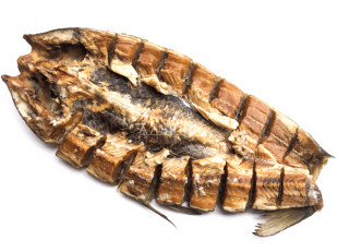 Щука вяленая: Сом (бабочка) холодного копчения